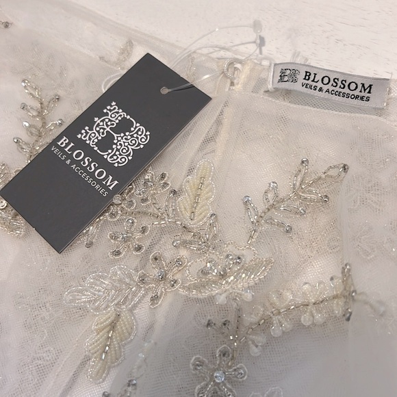 Blossom Veils and Accessories by Enaura Bolero - Picture 5 of 6